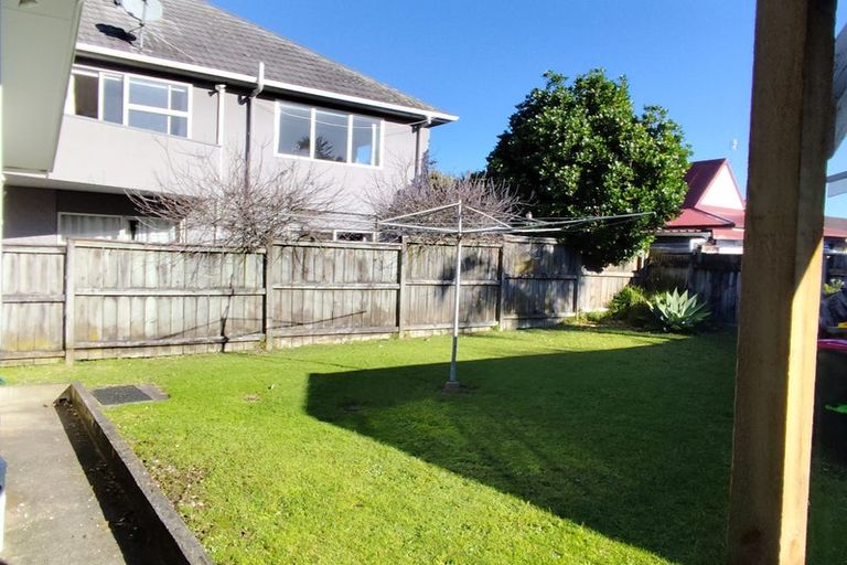 Photo of property in 20 The Esplanade, Eastern Beach, Auckland, 2012