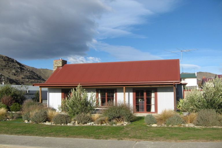 Photo of property in 2 Ray Street, Cromwell, 9310