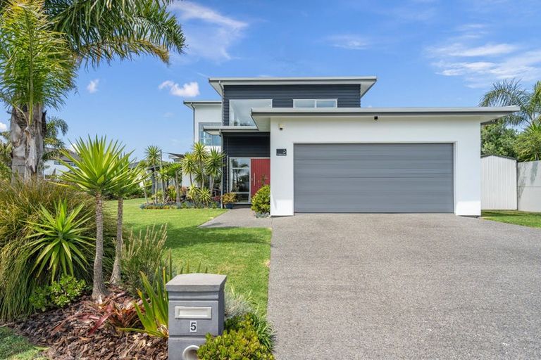 Photo of property in 5 Waitemata Drive, One Tree Point, 0118