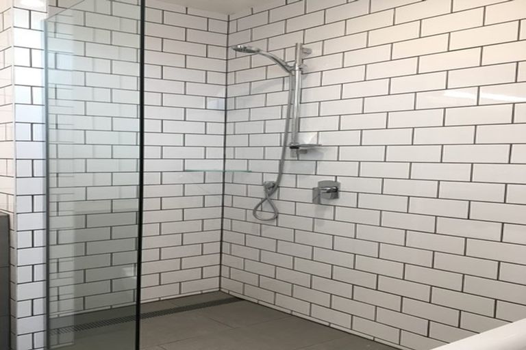 Photo of property in 122 Rongotai Road, Kilbirnie, Wellington, 6022