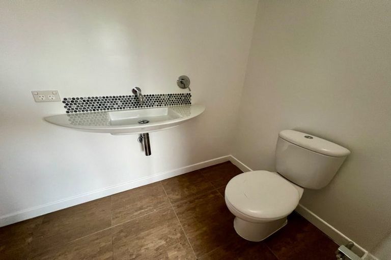 Photo of property in 1/55 Beresford Street, Bayswater, Auckland, 0622