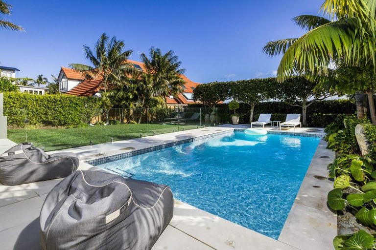 Photo of property in 306 Hurstmere Road, Takapuna, Auckland, 0622