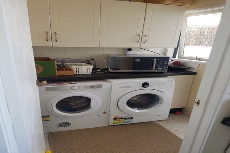 Photo of property in 8 Himalaya Drive, Half Moon Bay, Auckland, 2012