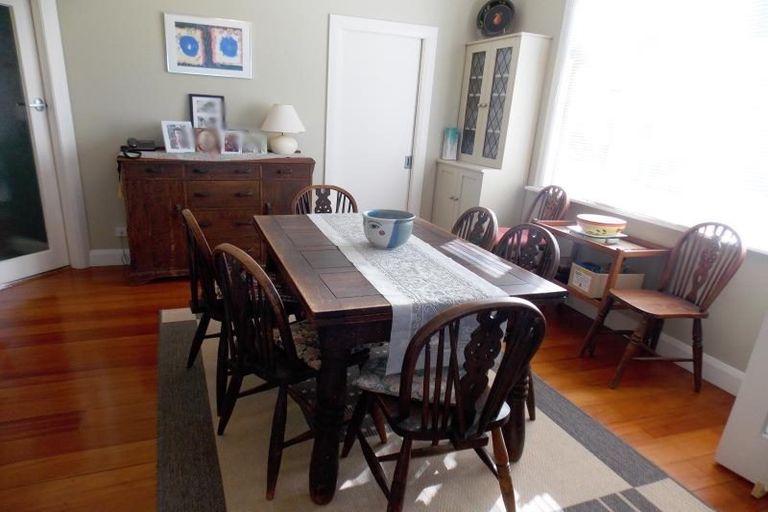 Photo of property in 32 Beauchamp Street, Karori, Wellington, 6012