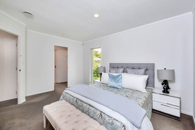 Photo of property in 38 Harbour Lights Close, West Harbour, Auckland, 0618