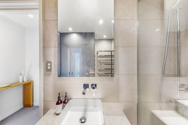 Photo of property in Grosvenor Flats, 19 Cottleville Terrace, Thorndon, Wellington, 6011