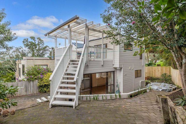 Photo of property in 2/51 Seaton Road, Murrays Bay, Auckland, 0630