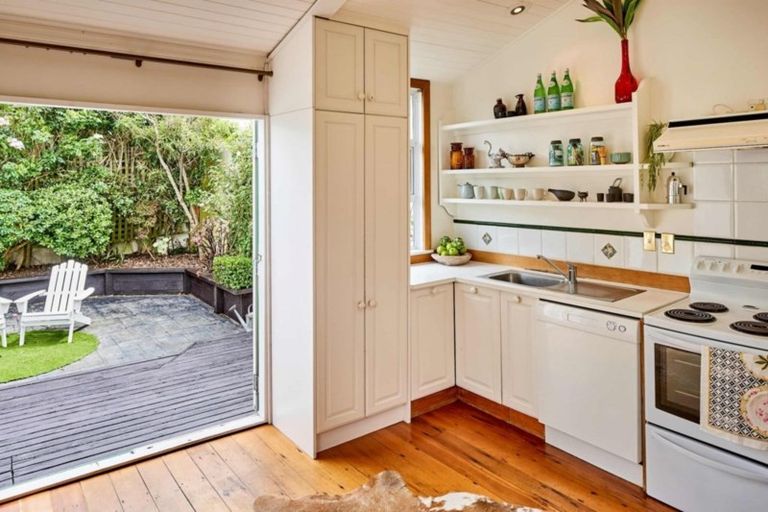 Photo of property in 1 Mcfarlane Street, Mount Victoria, Wellington, 6011