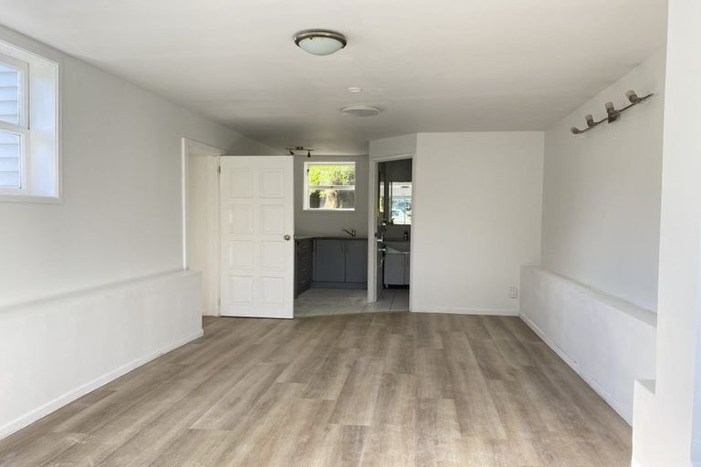 Photo of property in 3 Longburn Road, Henderson, Auckland, 0610