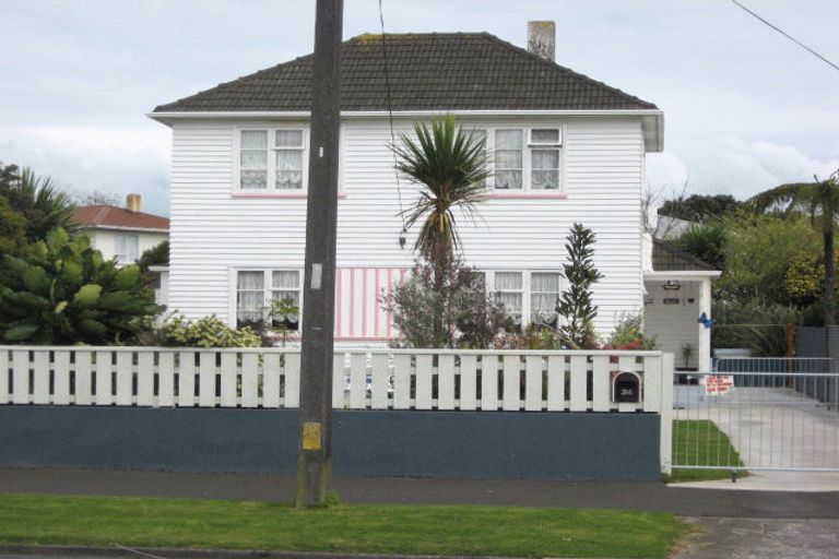 Photo of property in 314 Carrington Street, Vogeltown, New Plymouth, 4310