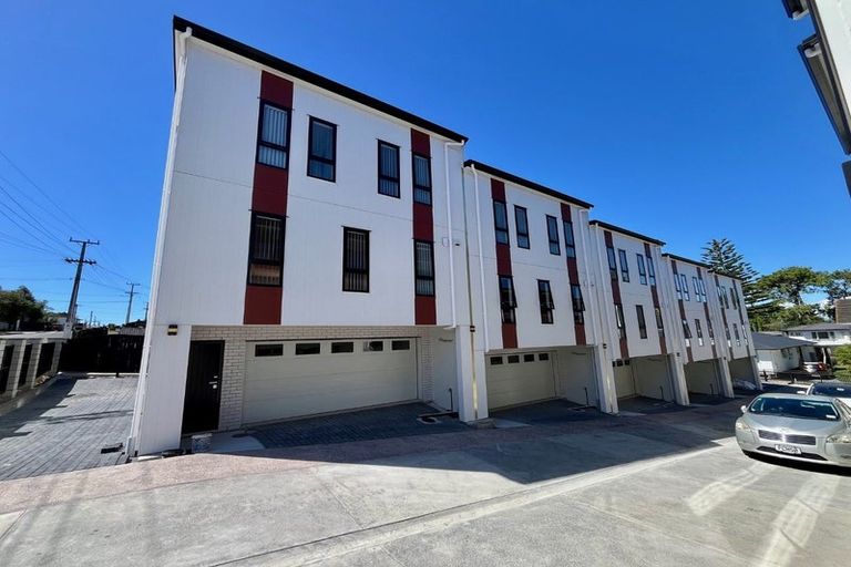 Photo of property in 41b Kelwyn Road, Kelston, Auckland, 0602