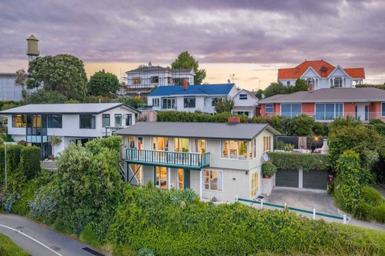 Photo of property in 5 Seapoint Road, Bluff Hill, Napier, 4110