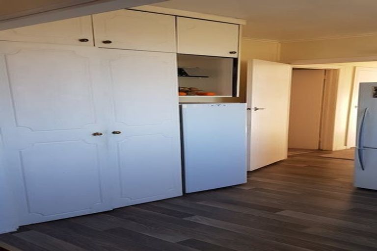 Photo of property in 38 Sunnynook Road, Sunnynook, Auckland, 0620