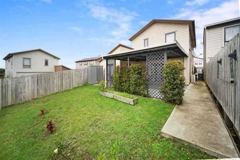 Photo of property in 16 Kuparu Street, Weymouth, Auckland, 2103