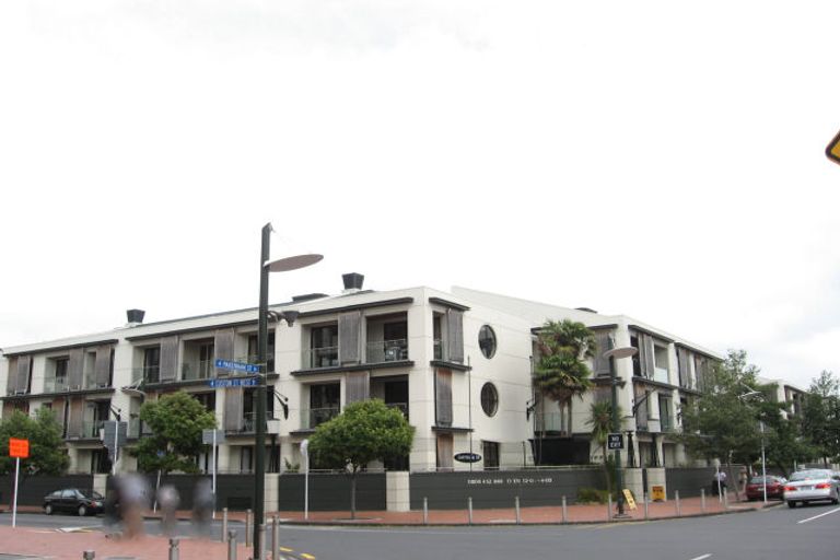 Photo of property in Latitude 37 East Apartments, 1j/20 Pakenham Street East, Auckland Central, Auckland, 1010