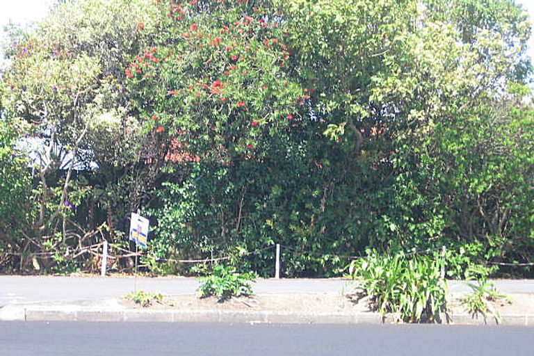 Photo of property in 2/345 Glenfield Road, Glenfield, Auckland, 0629