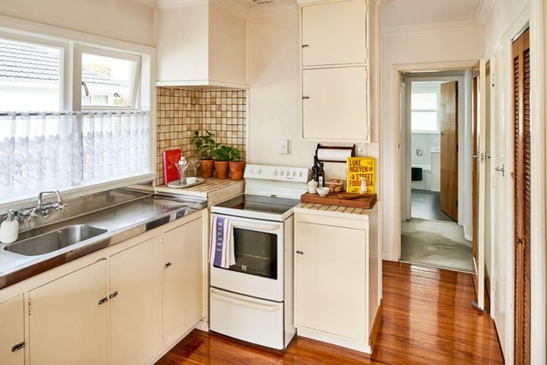 Photo of property in 8 Courtenay Road, Heretaunga, Upper Hutt, 5018