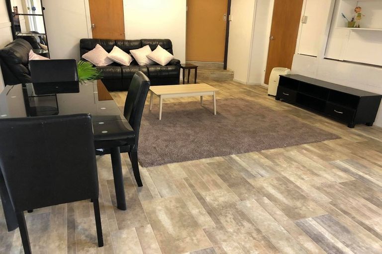 Photo of property in 18 Renwick Street, Papakura, 2110