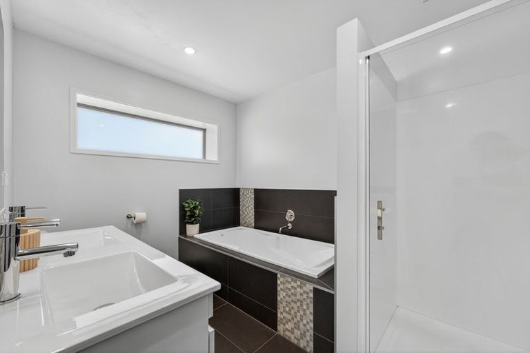 Photo of property in 15 Beechwood Road, Rothesay Bay, Auckland, 0630