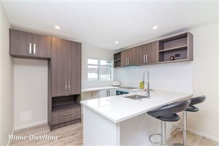 Photo of property in 10 Devon Street, Te Atatu South, Auckland, 0610