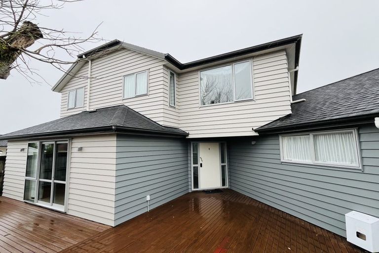 Photo of property in 8 The Rosebowl, Sunnyhills, Auckland, 2010