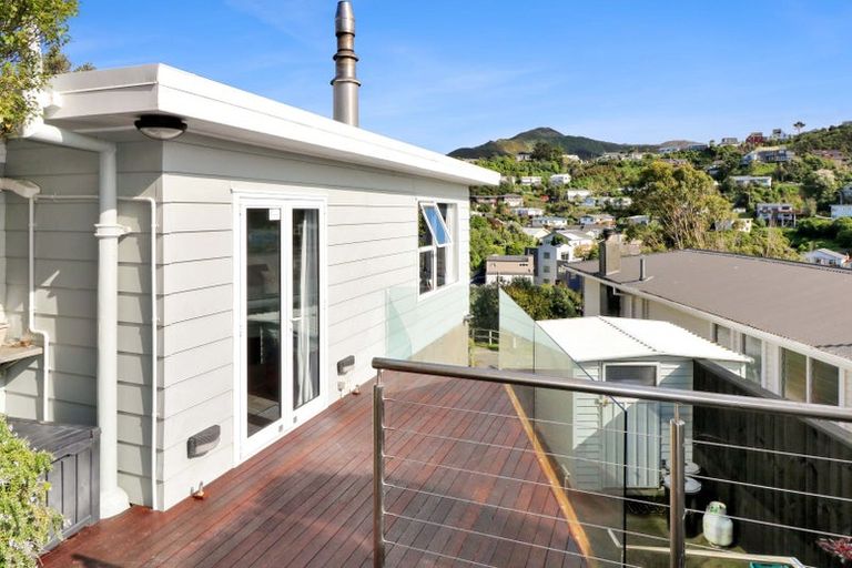 Photo of property in 27 Kellsmere Crescent, Island Bay, Wellington, 6023