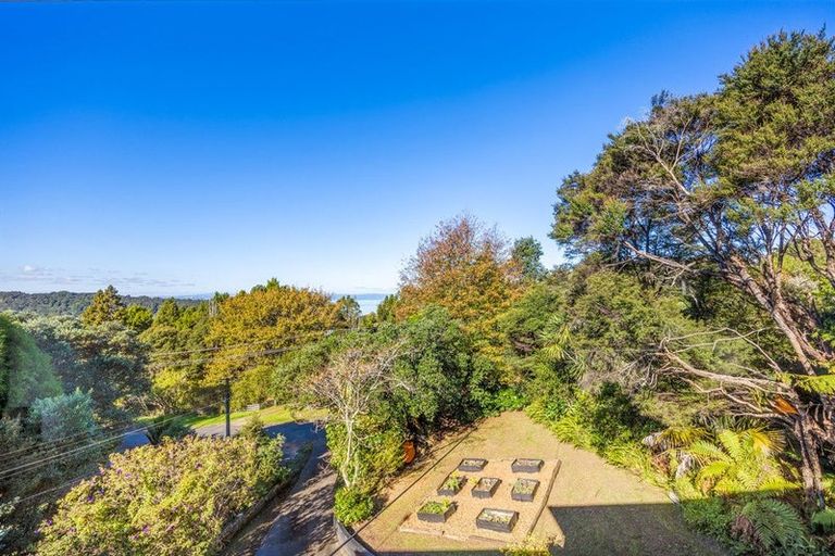 Photo of property in 34 Rauhuia Crescent, Parau, Auckland, 0604