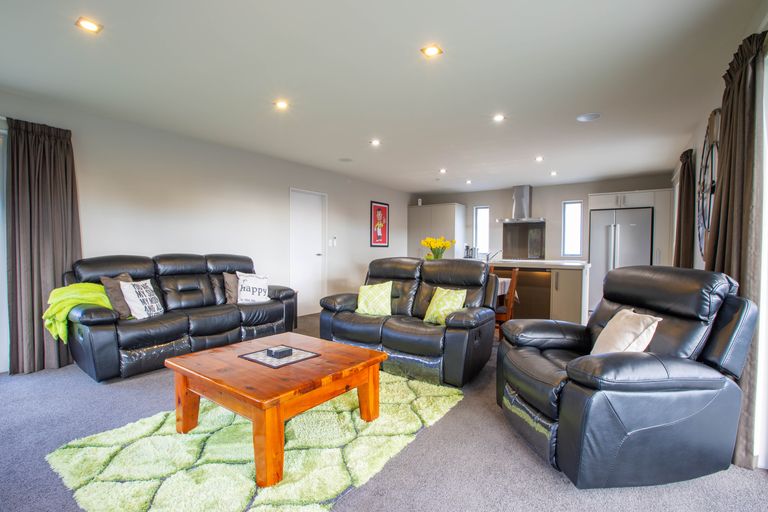 Photo of property in 3 Tussock Place, Stoke, Nelson, 7011