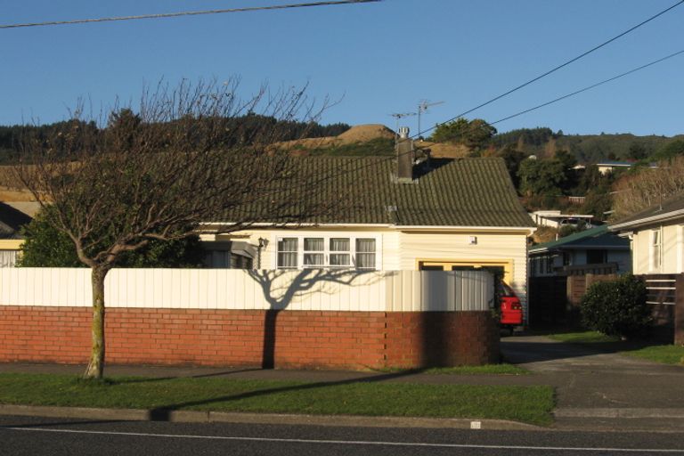 Photo of property in 209 Stokes Valley Road, Stokes Valley, Lower Hutt, 5019