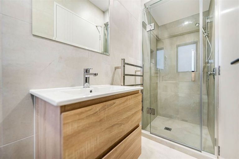 Photo of property in 6/107 Hobsonville Road, West Harbour, Auckland, 0618