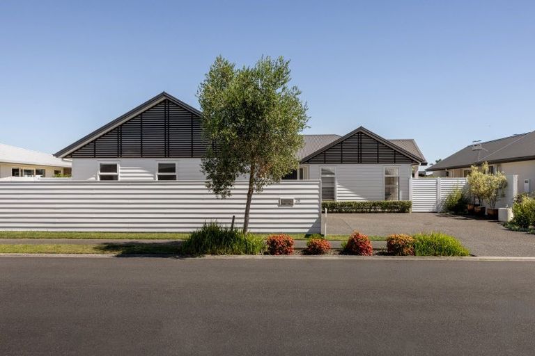Photo of property in 28 Te Aranga Drive, Papamoa Beach, Papamoa, 3118