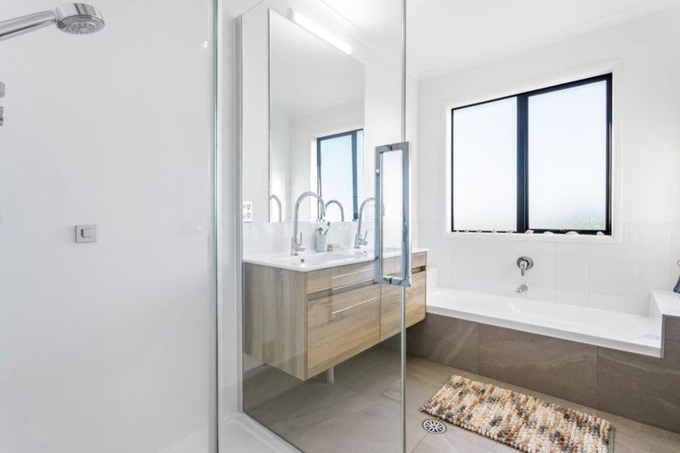 Photo of property in 2 Quarter Deck Lane, Gulf Harbour, Whangaparaoa, 0930