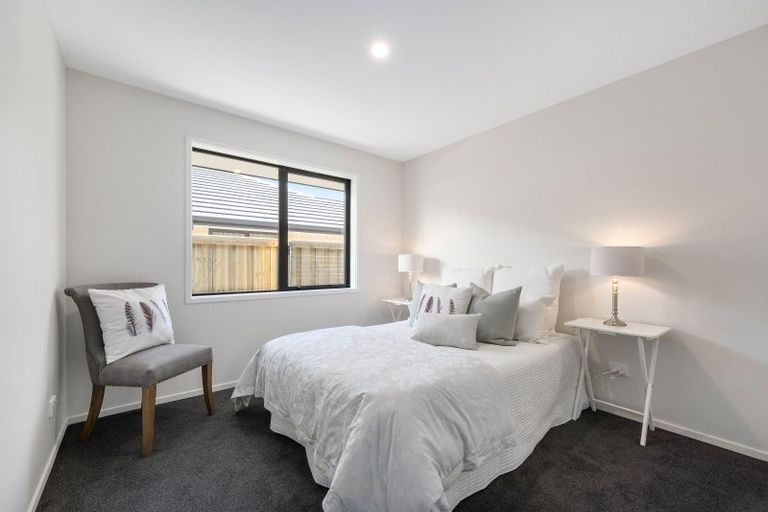 Photo of property in 2 Graeme Cooper Lane, Avonhead, Christchurch, 8042