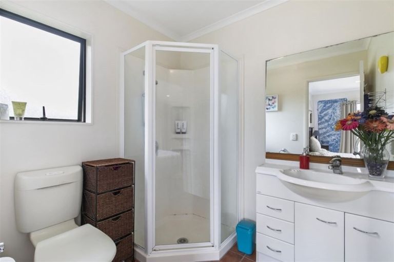 Photo of property in 16 Berkshire Terrace, Massey, Auckland, 0614