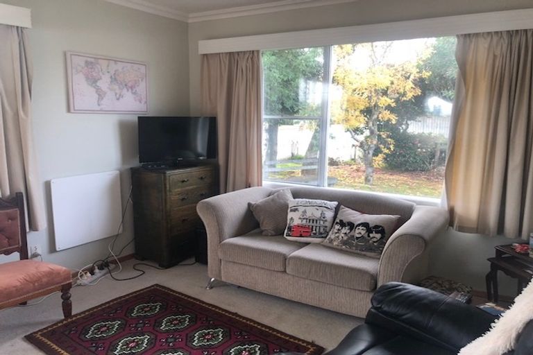 Photo of property in 2 Tyne Street, Carterton, 5713