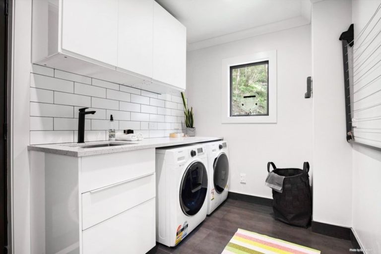 Photo of property in 147 Seatoun Heights Road, Miramar, Wellington, 6022