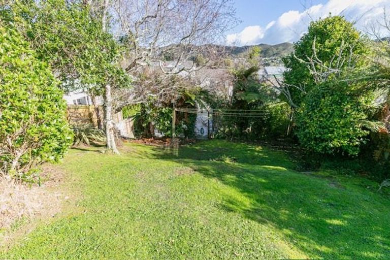 Photo of property in 5 Burrows Avenue, Karori, Wellington, 6012