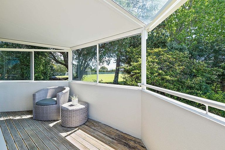 Photo of property in 2/23 Wairau Road, Forrest Hill, Auckland, 0627