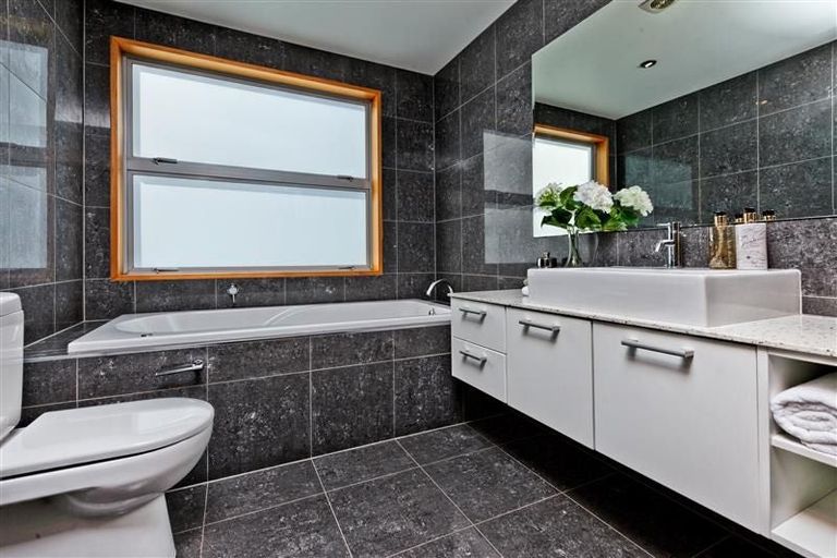 Photo of property in 11a Lomond Street, Takapuna, Auckland, 0622