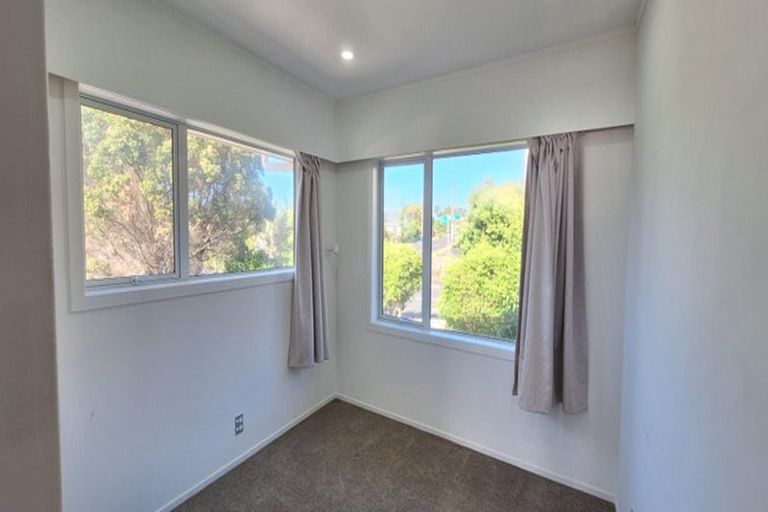 Photo of property in 26 Masterton Road, Rothesay Bay, Auckland, 0630