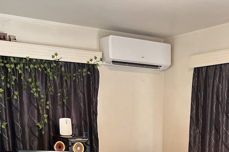 Photo of property in 1/215 Swanson Road, Henderson, Auckland, 0610