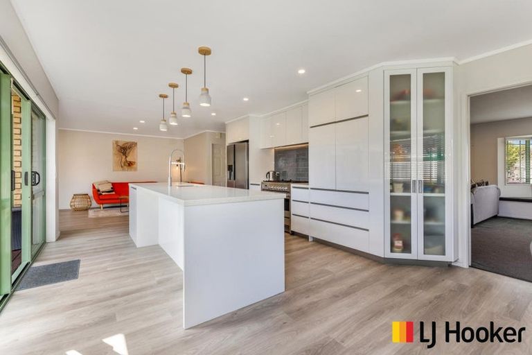 Photo of property in 62 Tington Avenue, Wattle Downs, Auckland, 2103