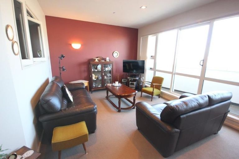 Photo of property in Stadium Garden Flats, 312/107 Thorndon Quay, Pipitea, Wellington, 6011