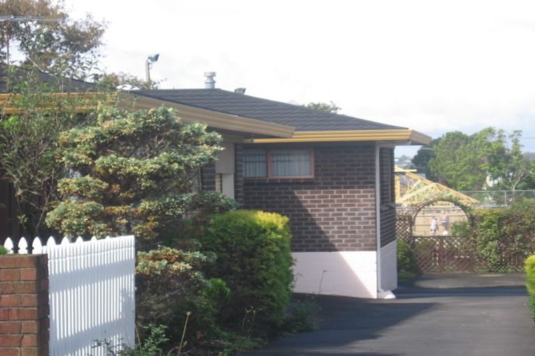 Photo of property in 12 Faith Bullock Place, New Lynn, Auckland, 0600