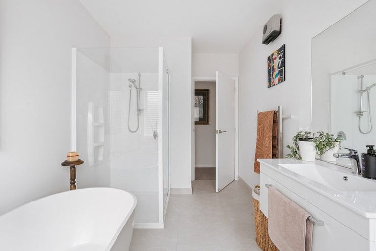 Photo of property in 2 Karanema Place, Coastlands, Whakatane, 3120