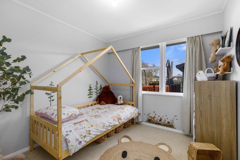 Photo of property in 12 Moeraki Road, Maoribank, Upper Hutt, 5018