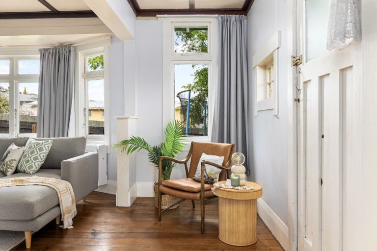 Photo of property in 1 Tapuaeotu Way, Welcome Bay, Tauranga, 3112