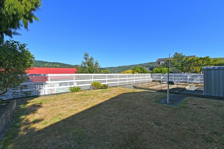 Photo of property in 33 Dowling Grove, Silverstream, Upper Hutt, 5019