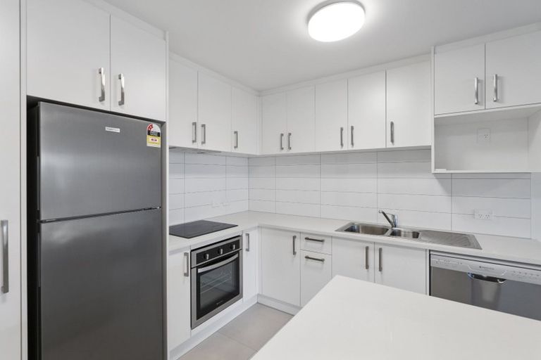 Photo of property in 3d/4045 Great North Road, Glen Eden, Auckland, 0602