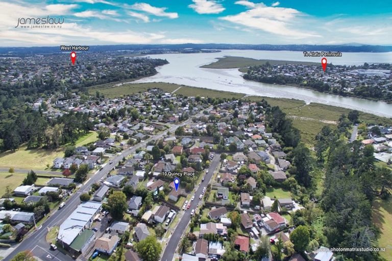 Photo of property in 10 Quincey Place, Massey, Auckland, 0614